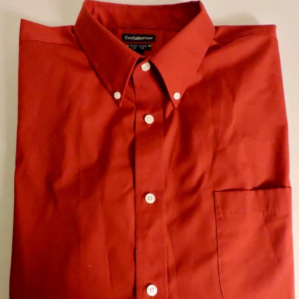 Men’s Croft & Barrow Button Down Shirt.
